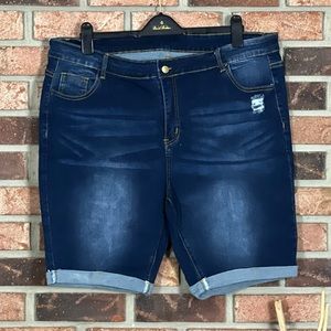 Allabreve Gagele Distressed Shorts